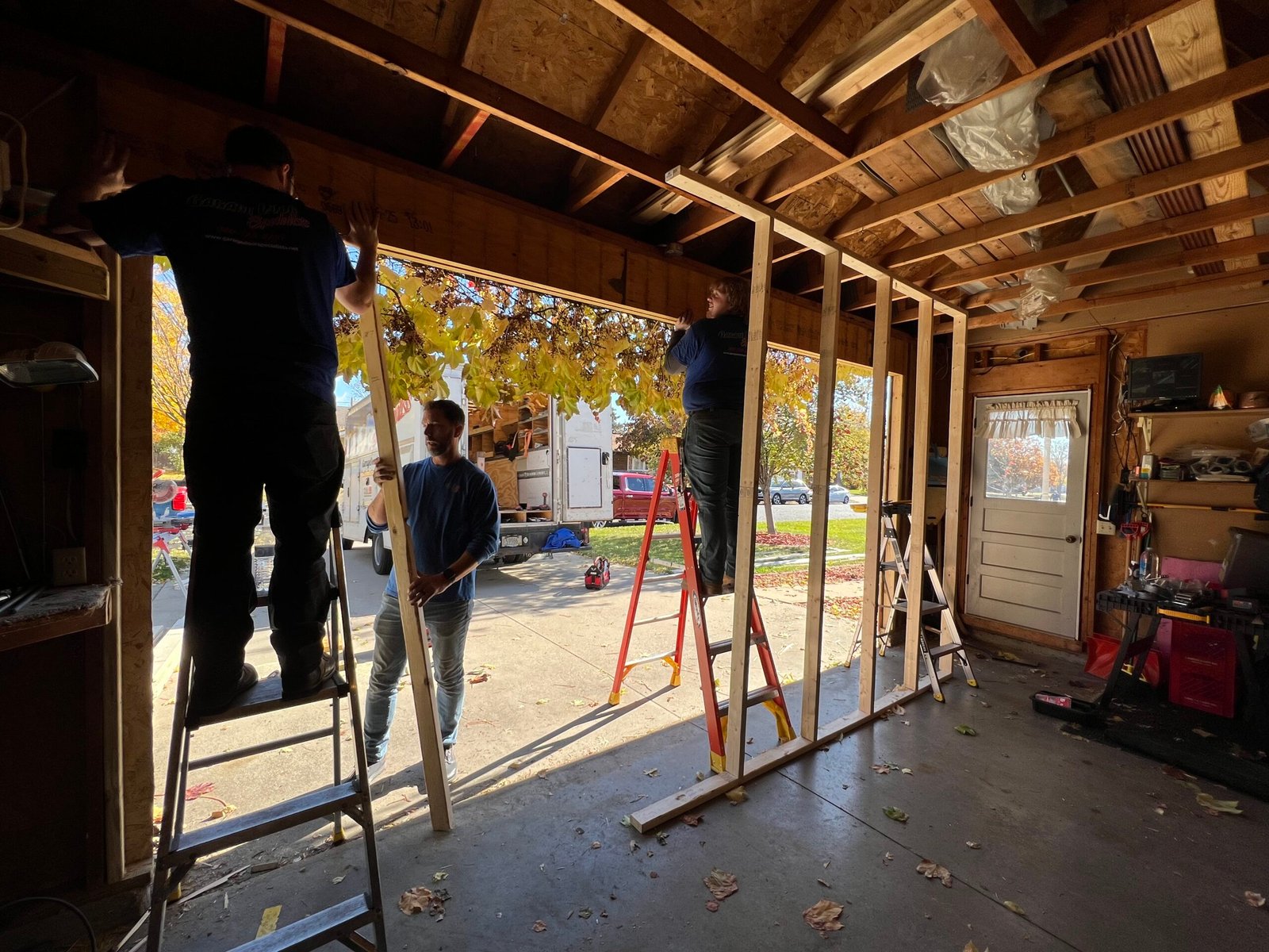 Home 10 CustomGarageDoorSolutions scaled